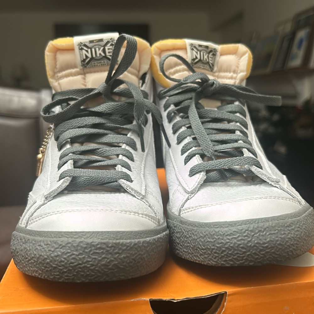 Nike Blazer Mid ‘77
50 Years of Hip Hop
Men’s size 8